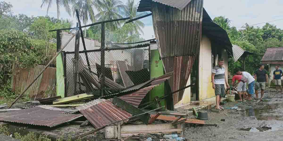 diduga-korsleting-listrik-satu-unit-kios-di-sp1-ludes-terbakar